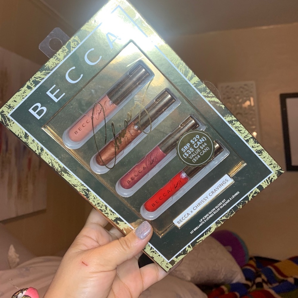 4 mini BECCA x CHRISSY TEIGEN lip glosses